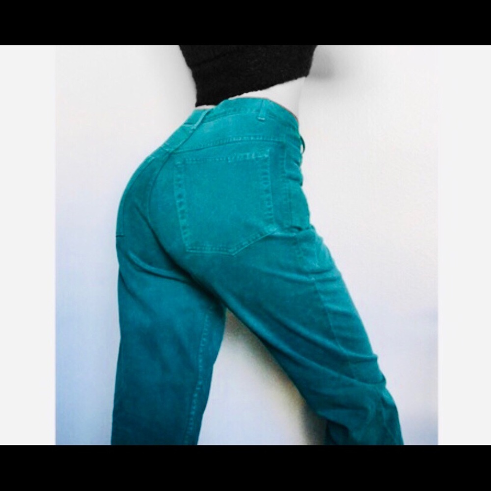 SOLD💕 VINTAGE TEAL HIGH WAISTED DENIM🌸